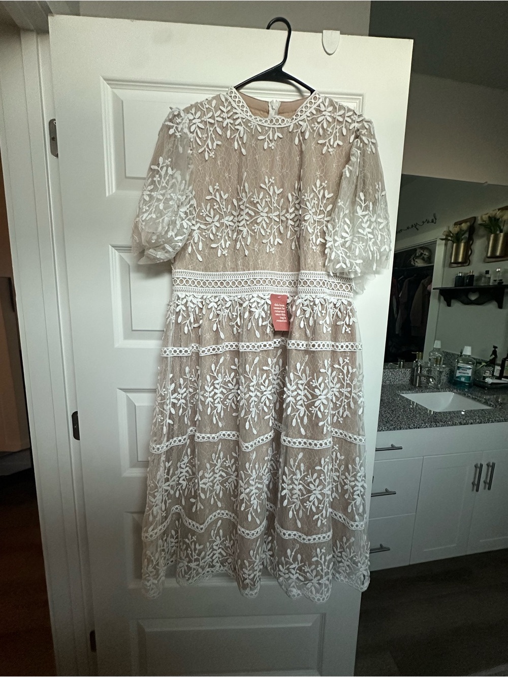 NWT Ivy City Co Flutter Sleeve White Floral Lace Overlay Sicily Dress